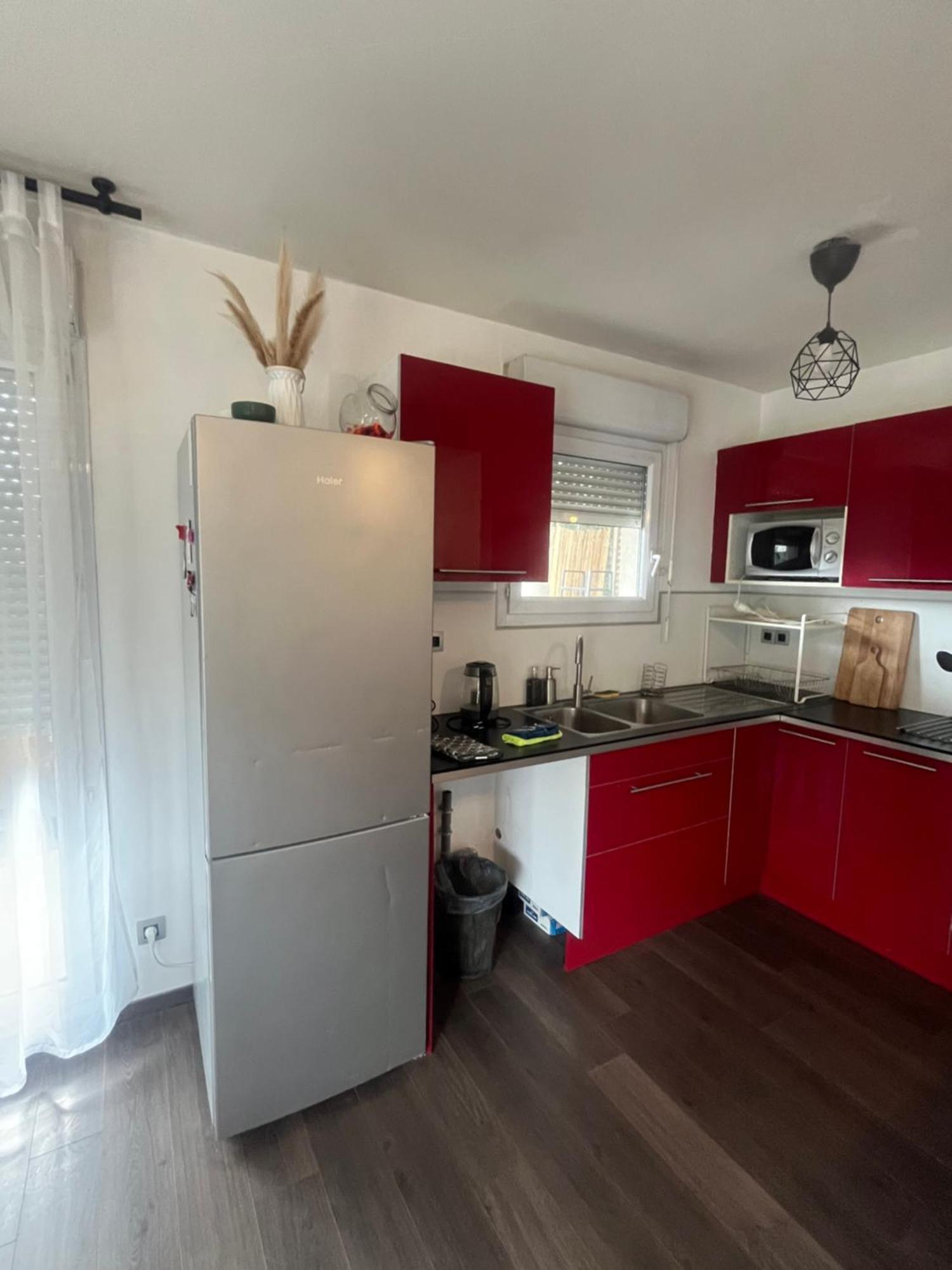 Appartement T3 Lumineux Et Convivial, Parking Prive